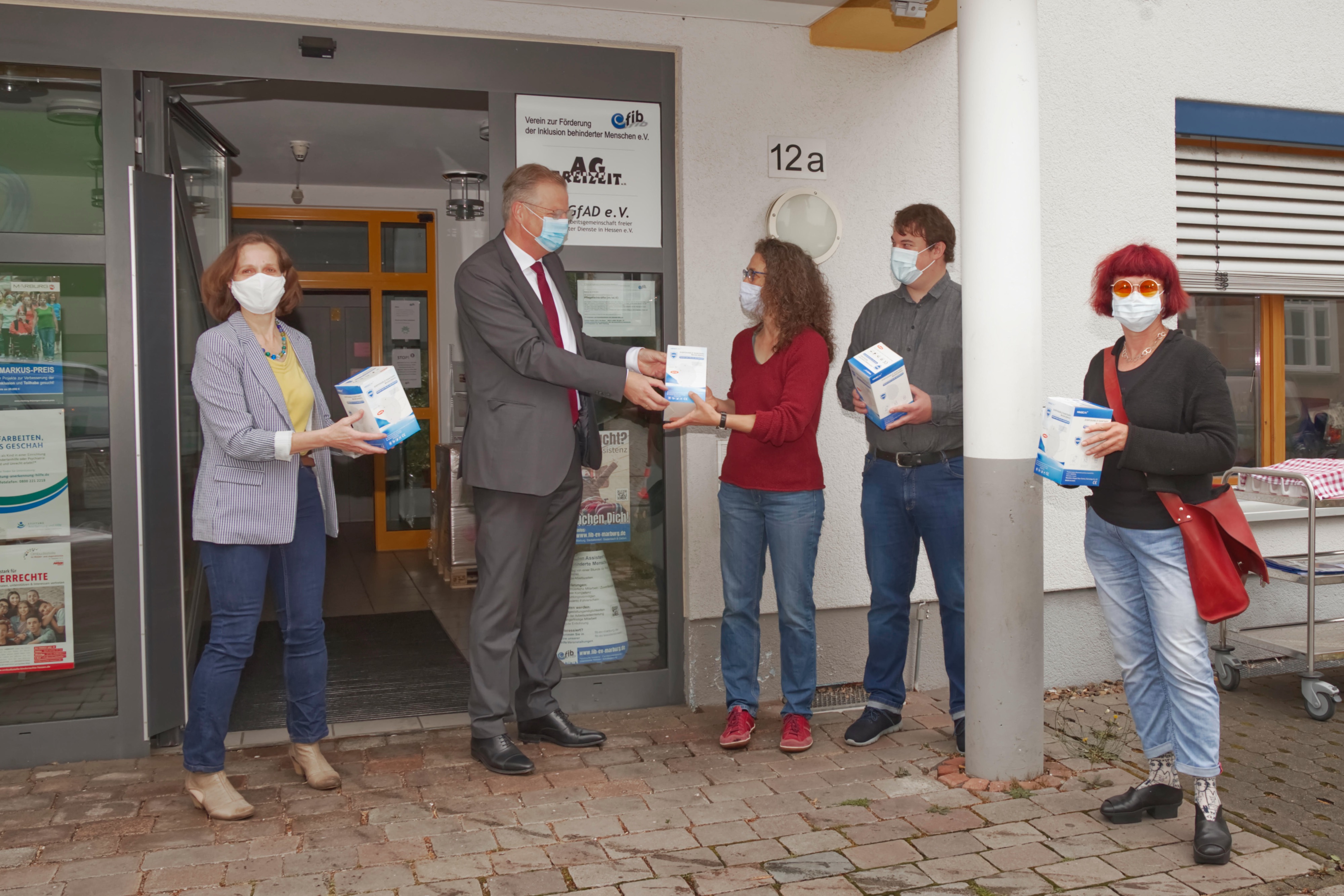 Kristine Pfeffer (Pflegedienstleiterin fib), Frank Gotthardt (Head of Corporate and Government Relations Europe bei Merck), Angie Zipprich (Vorstandsmitglied LAGfAD), Michael Schimanski (Geschäftsführender Vorstand fib), Frauke Ganß (Praxisanleiterin Verein zur Förderung der Autonomie Behinderter e.V. (fab), Kassel)